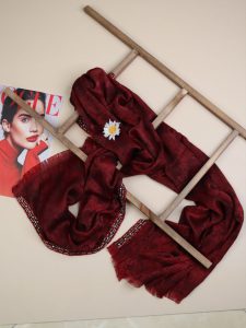عکاسی از شال و روسری در خانه